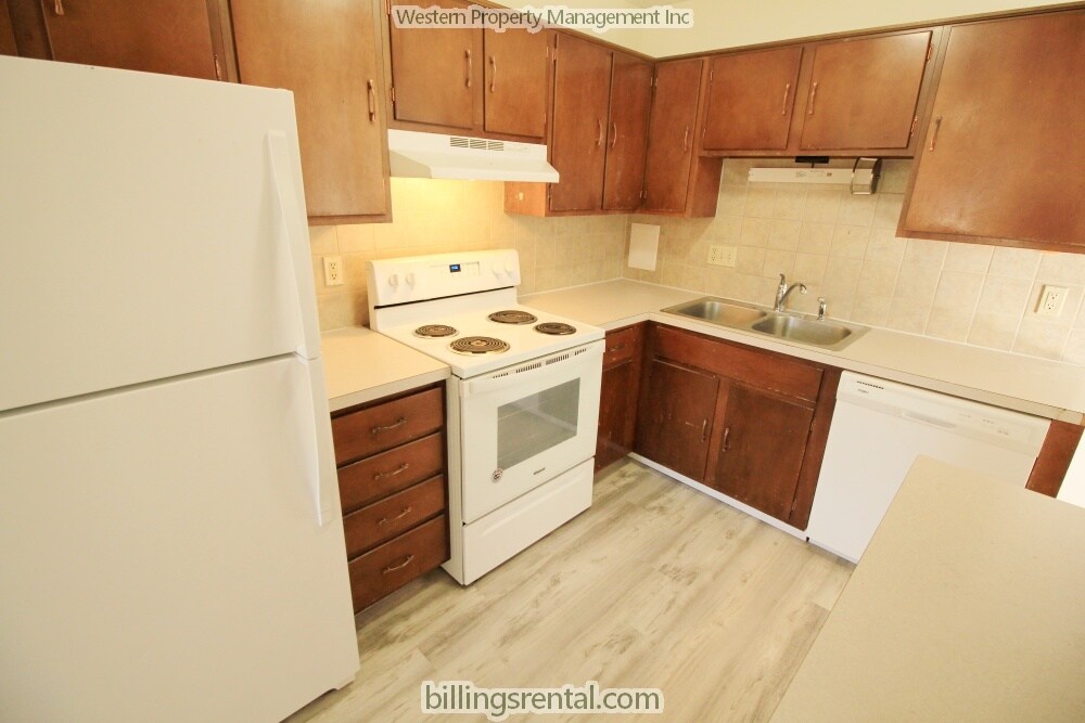 Kitchen - 411 Mervin St