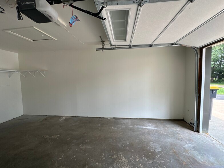 Building Photo - 5705 Moyer Ave