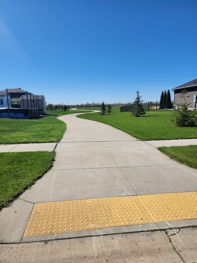 Building Photo - 3 Bed 2.5 Bath Single Family Home