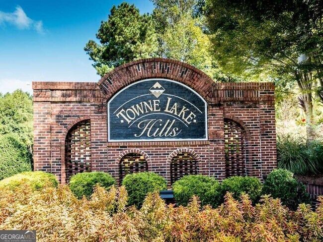 Building Photo - 2045 Town Lake Hills W