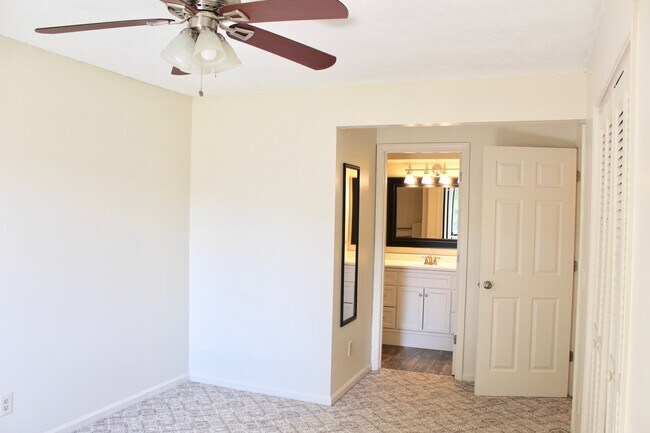 Building Photo - 1030-3 Blue Ridge Dr