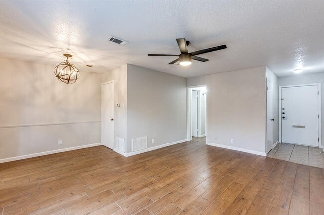 Building Photo - 3459 Greystone Dr