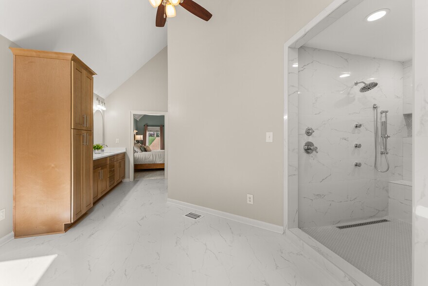 Building Photo - 9711 Pine Point Dr