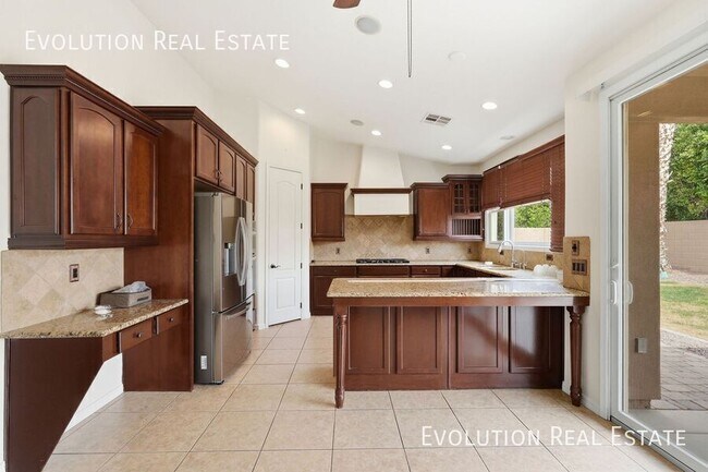 Building Photo - 3287 S Cottonwood Dr