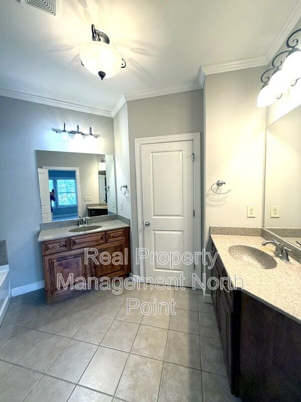 Building Photo - 3026 Eltham Pl