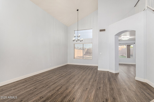 Building Photo - 1119 W Heather Ave