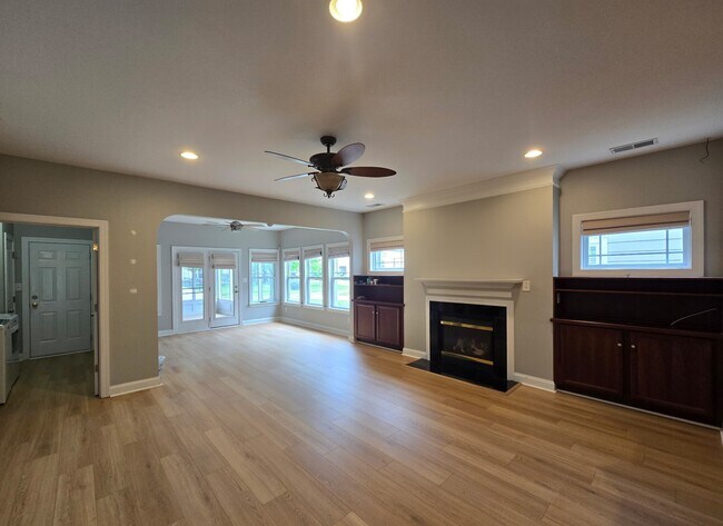 Building Photo - 8014 Ladys Secret Dr