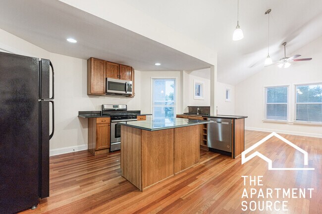 Building Photo - 2017 Harrison St