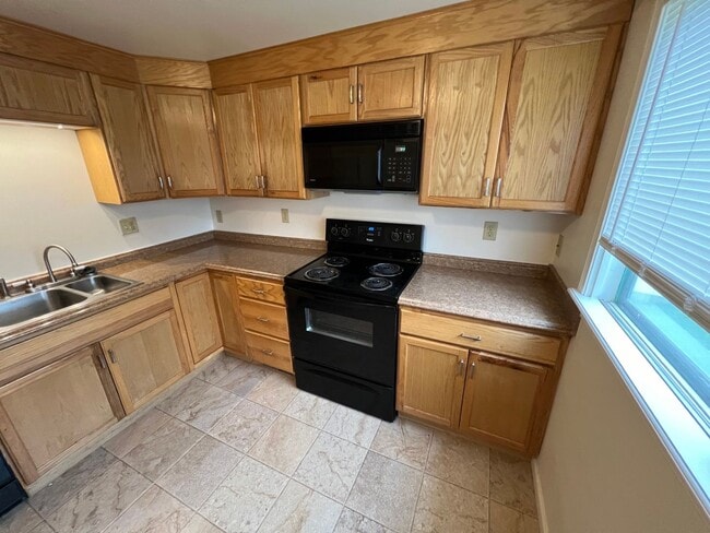 Building Photo - 1-2 Bedroom 1 Bath House with Garage, Newl...