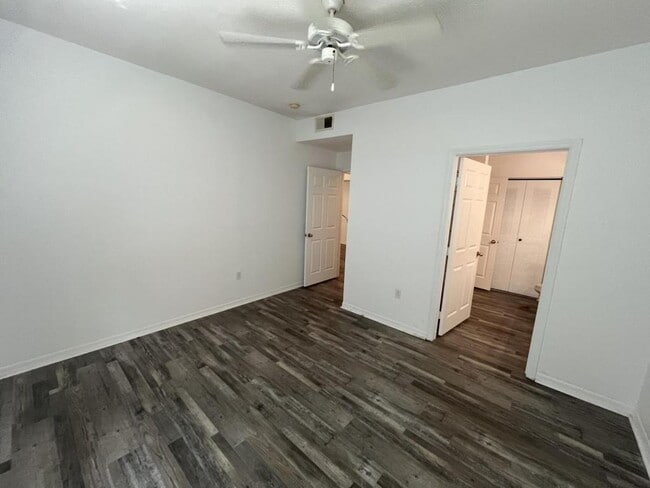 Building Photo - 9270 Lake Chase Island Way