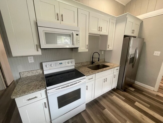 Building Photo - Eustis 2 Bed 2 Bath Home w/ Den