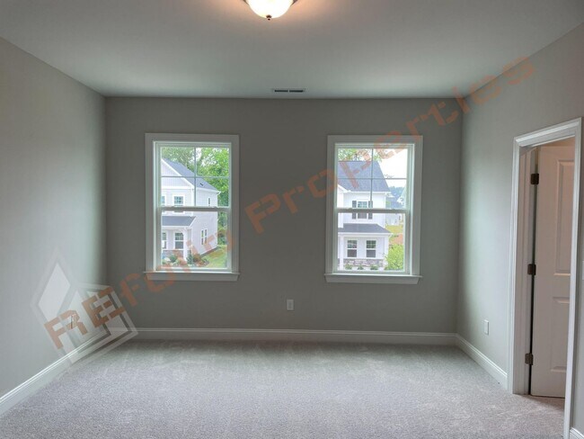 Building Photo - Spacious 4 Bedroom, 3 Bathroom Home w/ 2-C...