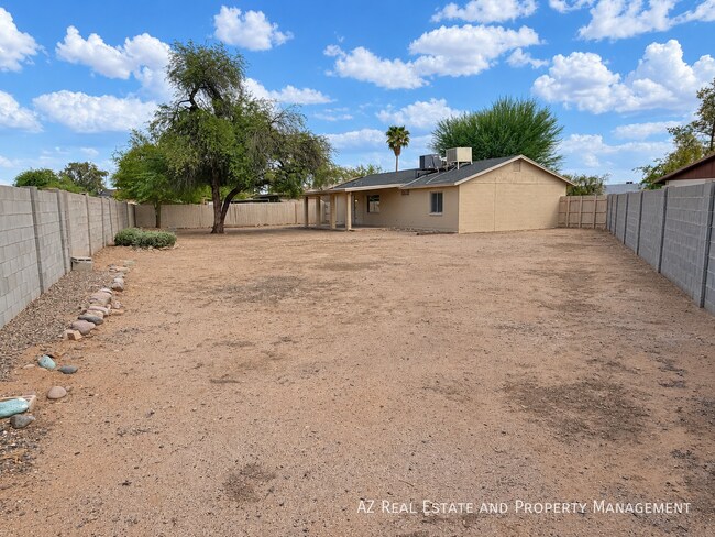 Building Photo - 4528 W Palm Ln