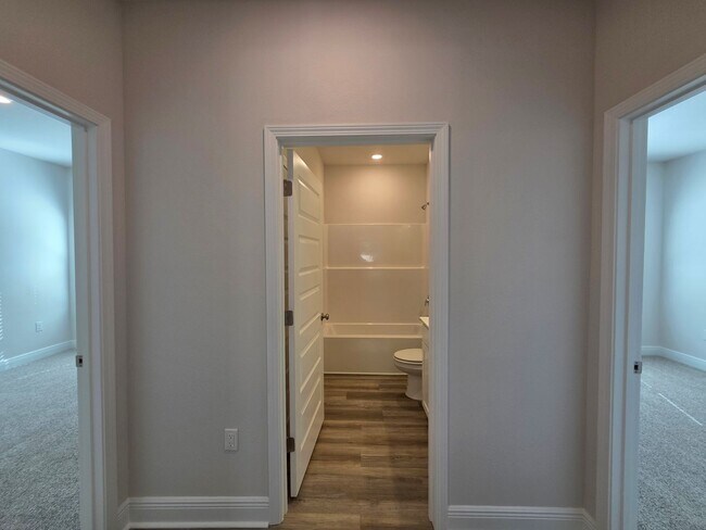 Building Photo - Brand new 5BR/3BA with Amenities Galore