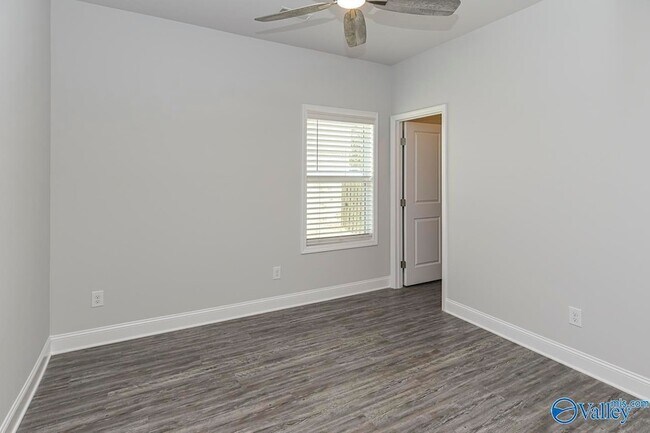Building Photo - 125 River Springs Ct