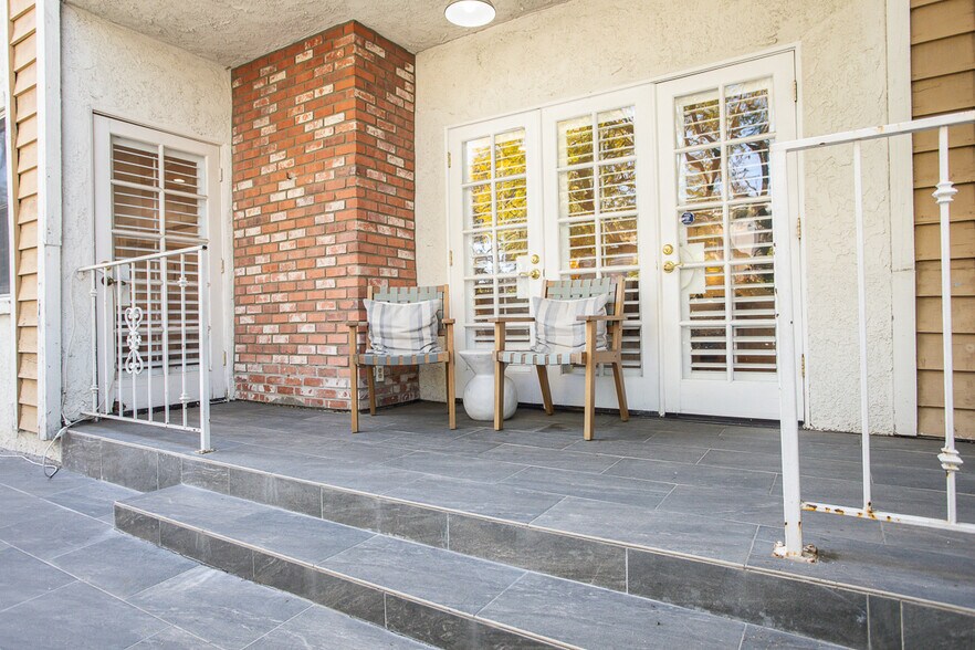 Building Photo - 4401 Moorpark Way