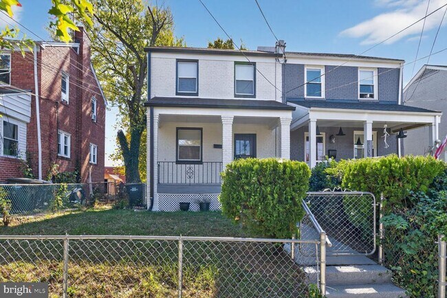 Building Photo - 1109 Congress St SE