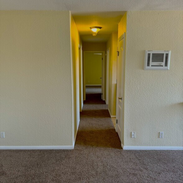 Building Photo - 615 Fredricks Ave
