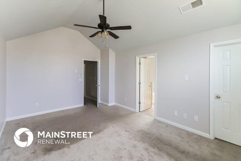 Building Photo - 2590 S Hills