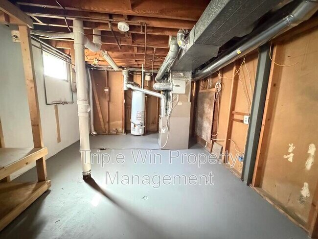 Building Photo - 8015 Aline Ave