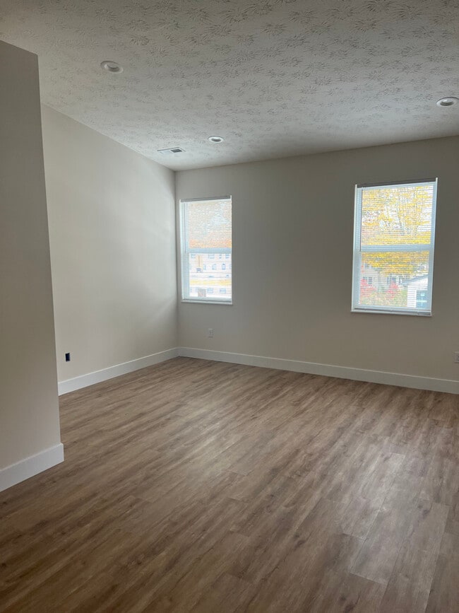 Building Photo - 809 Courtyard Ln