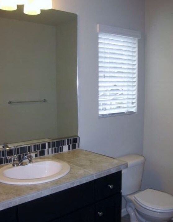 Building Photo - Spacious 3-Bedroom, 2.5-Bath Townhome in S...