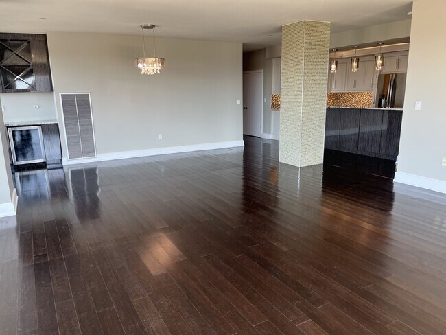 Building Photo - Spectacular 3 Bedroom Condo for Rent