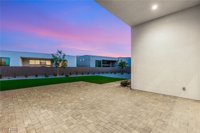 Building Photo - 10793 Vista Altura Ave