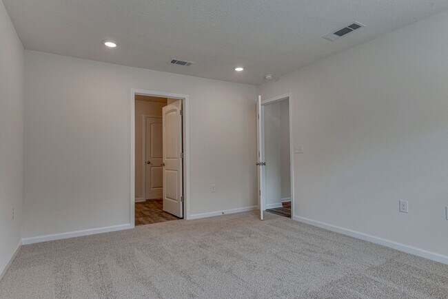 Building Photo - Spacious 4-Bedroom Home - Cambria