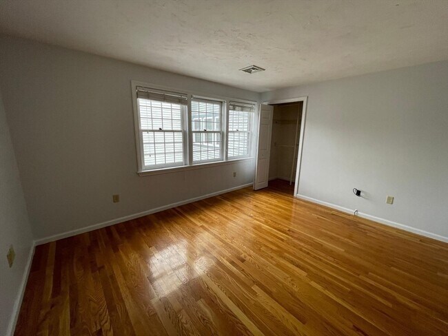 Building Photo - 43 Merrymount Rd