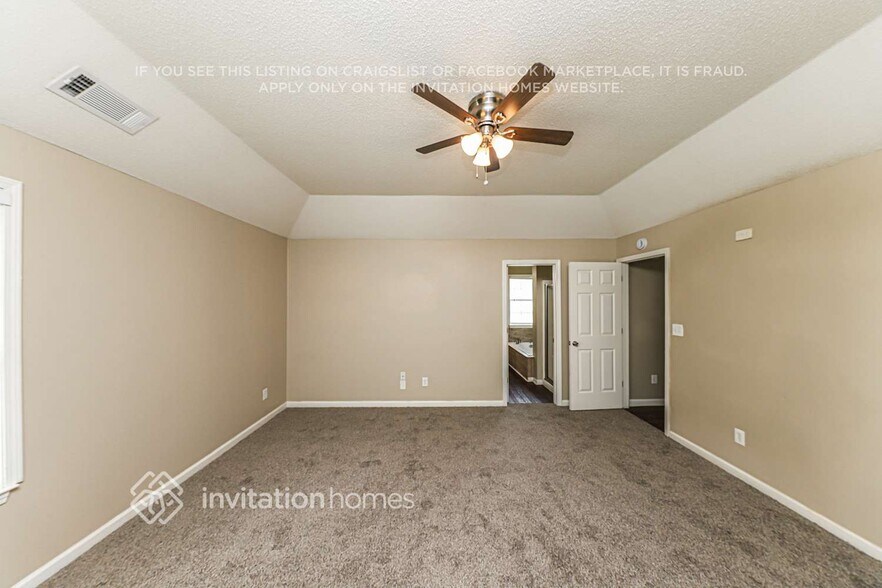 Building Photo - 4185 Soaring Dr