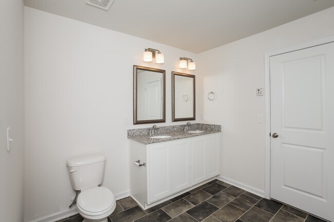 Building Photo - 1307 Lakeshore Dr