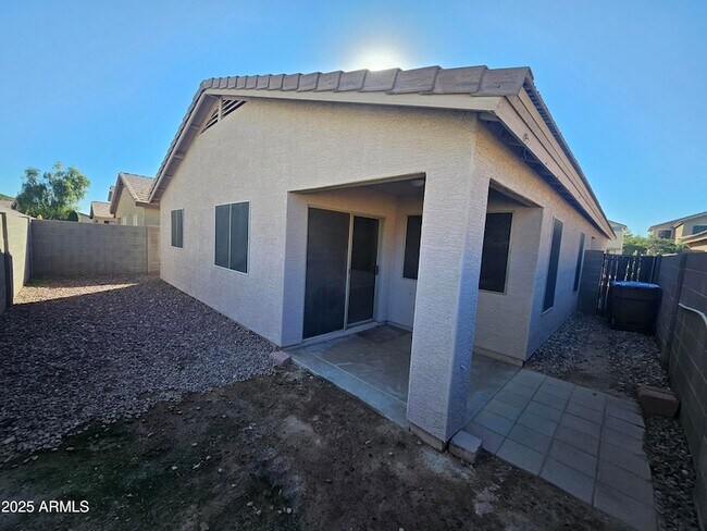 Building Photo - 842 E Impreria St