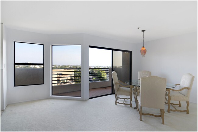 Building Photo - Villa Balboa Condo Available Now!