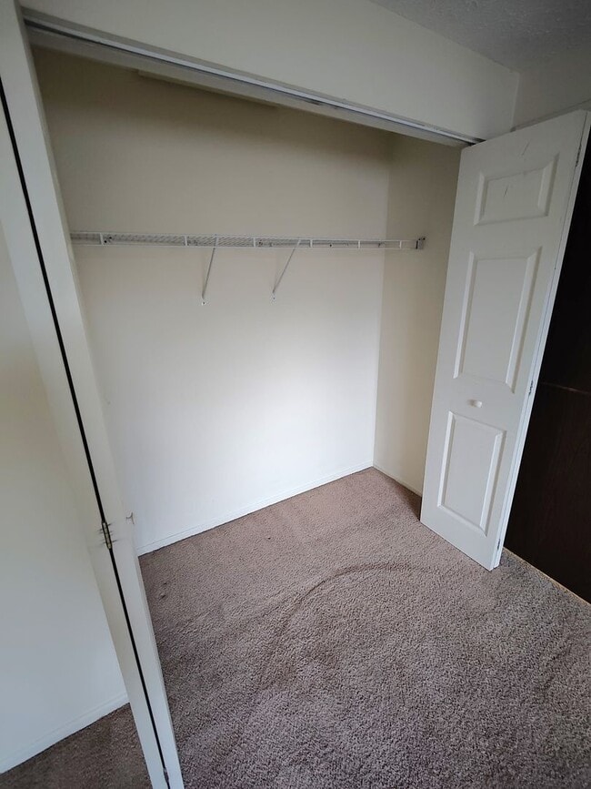 Building Photo - *Well-Maintained 3BD/1.5BA Townhouse Available in Whitehall*