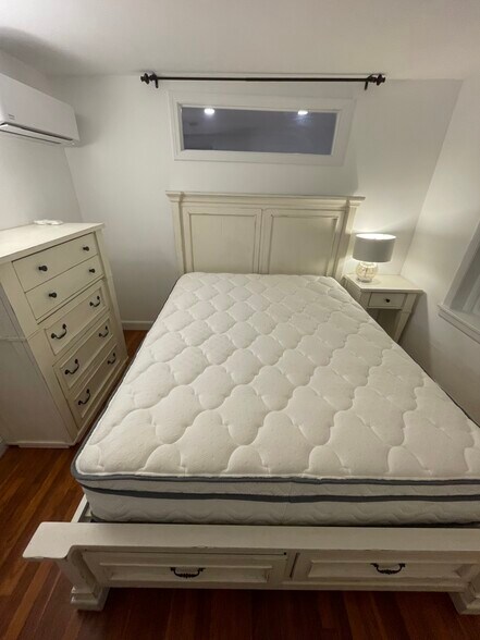 Building Photo - 242 Beacon St