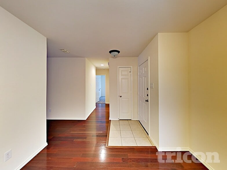 Building Photo - 16824 Pinery Way