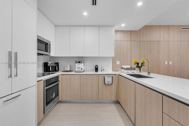 Building Photo - 151 Crandon Blvd