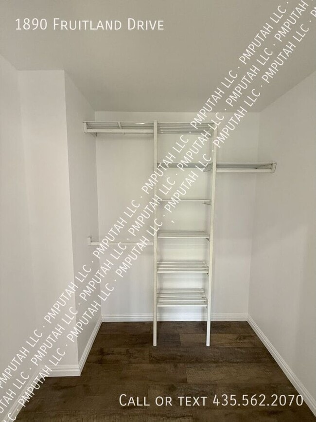 Building Photo - 1890 Fruitland Dr