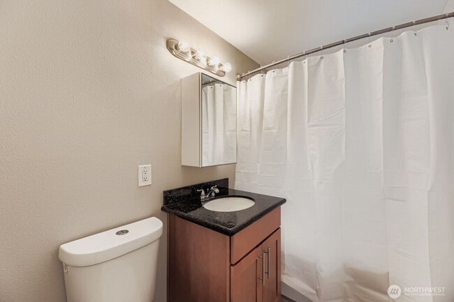 Building Photo - SHORT TERM ONLY THROUGH JULY 2026 Private ...