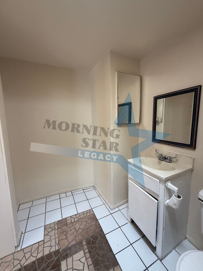 Building Photo - 316 Augustine Ave