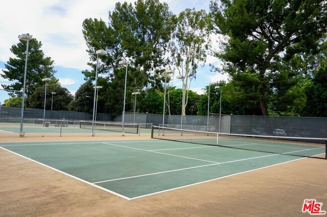 Building Photo - 4 Streamwood