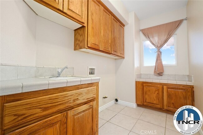 Building Photo - 17998 Vista Point Dr