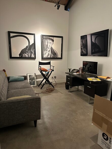 Primary Photo - 10k sqft LiveWork Space w Green/White Screen