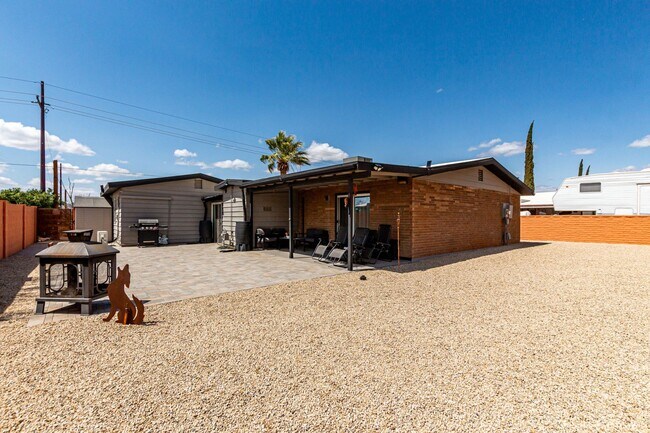 Building Photo - Spacious 4-bedroom available 6/1
