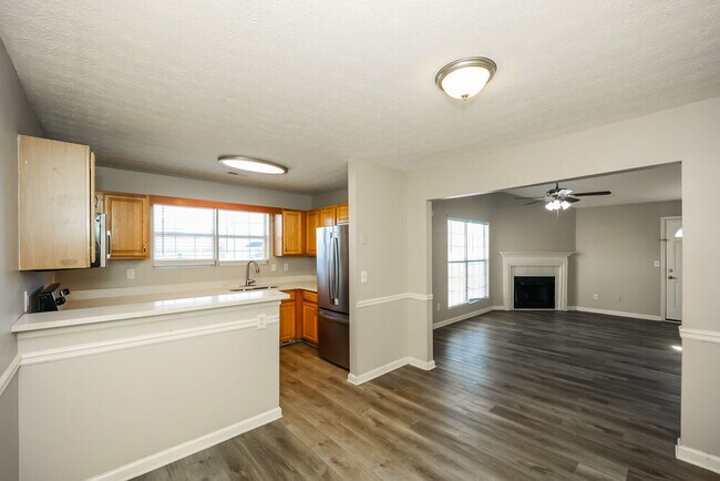 Building Photo - 220 Willow Springs Dr