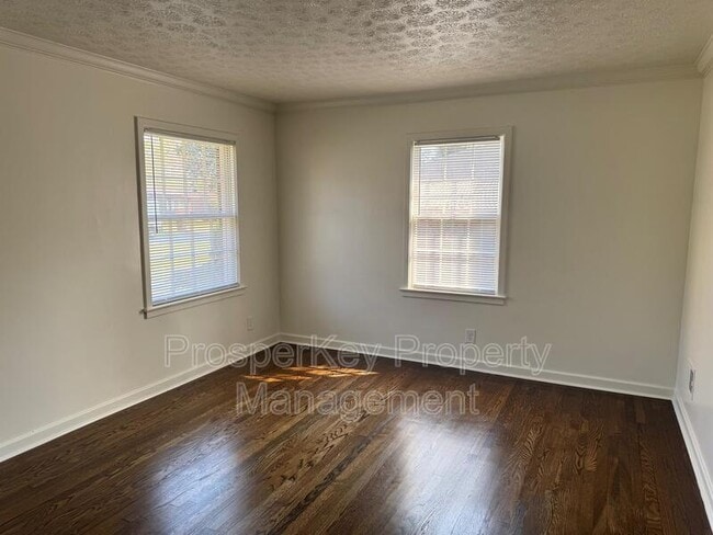 Building Photo - 419 Victoria Dr