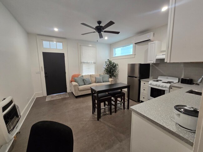 Building Photo - 224 Finley Ave