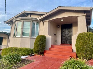 Building Photo - Lovely Home Available for Rent