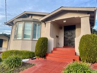 Building Photo - Lovely Home Available for Rent